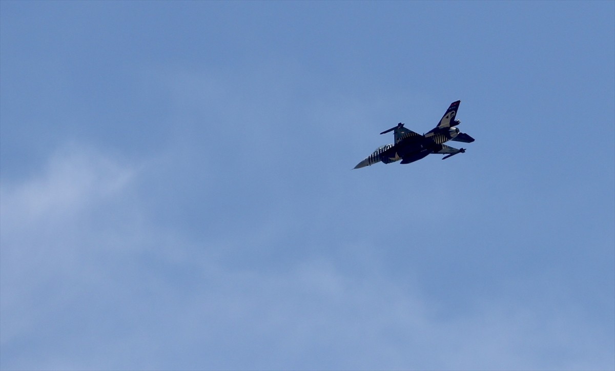 Türk Silahlı Kuvvetlerinin akrobasi timi SOLOTÜRK, 19 Mayıs Atatürk'ü Anma, Gençlik ve Spor...