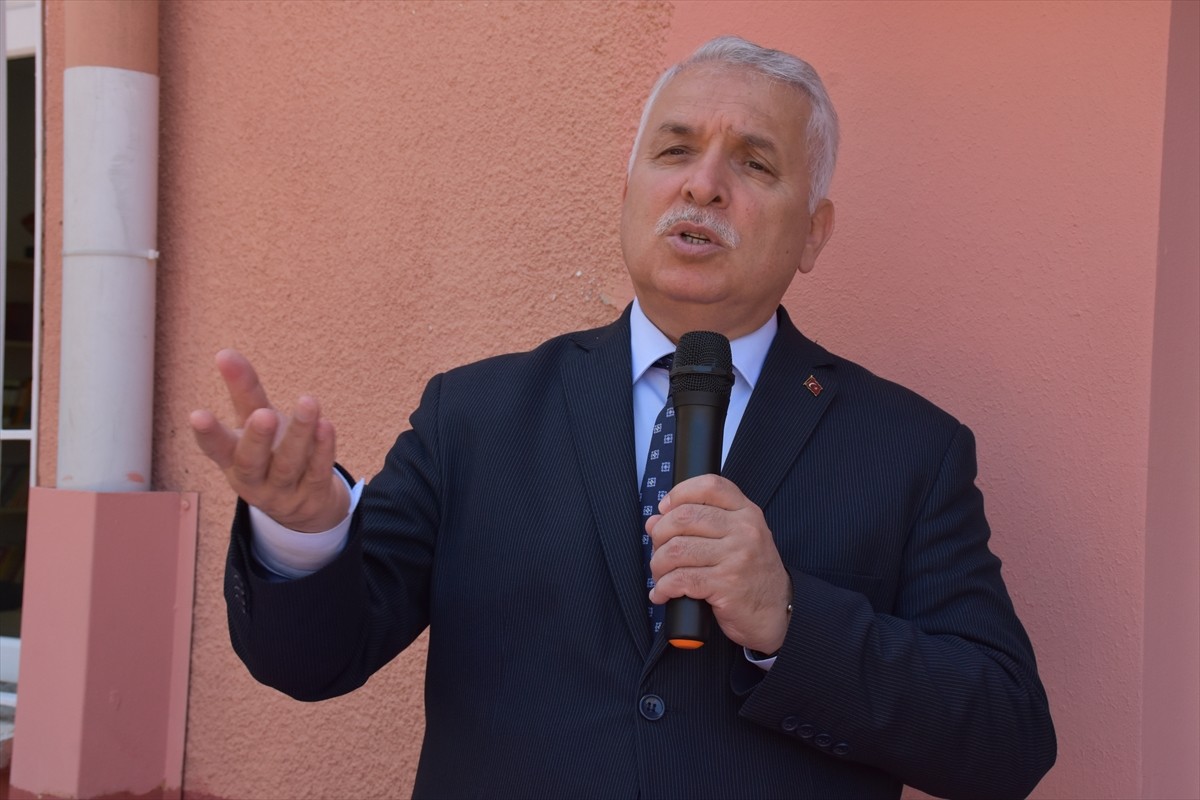 Türkiye'de 6 Şubat 2023'te meydana gelen depremden etkilenen Adıyaman'da kaldıkları otelin...