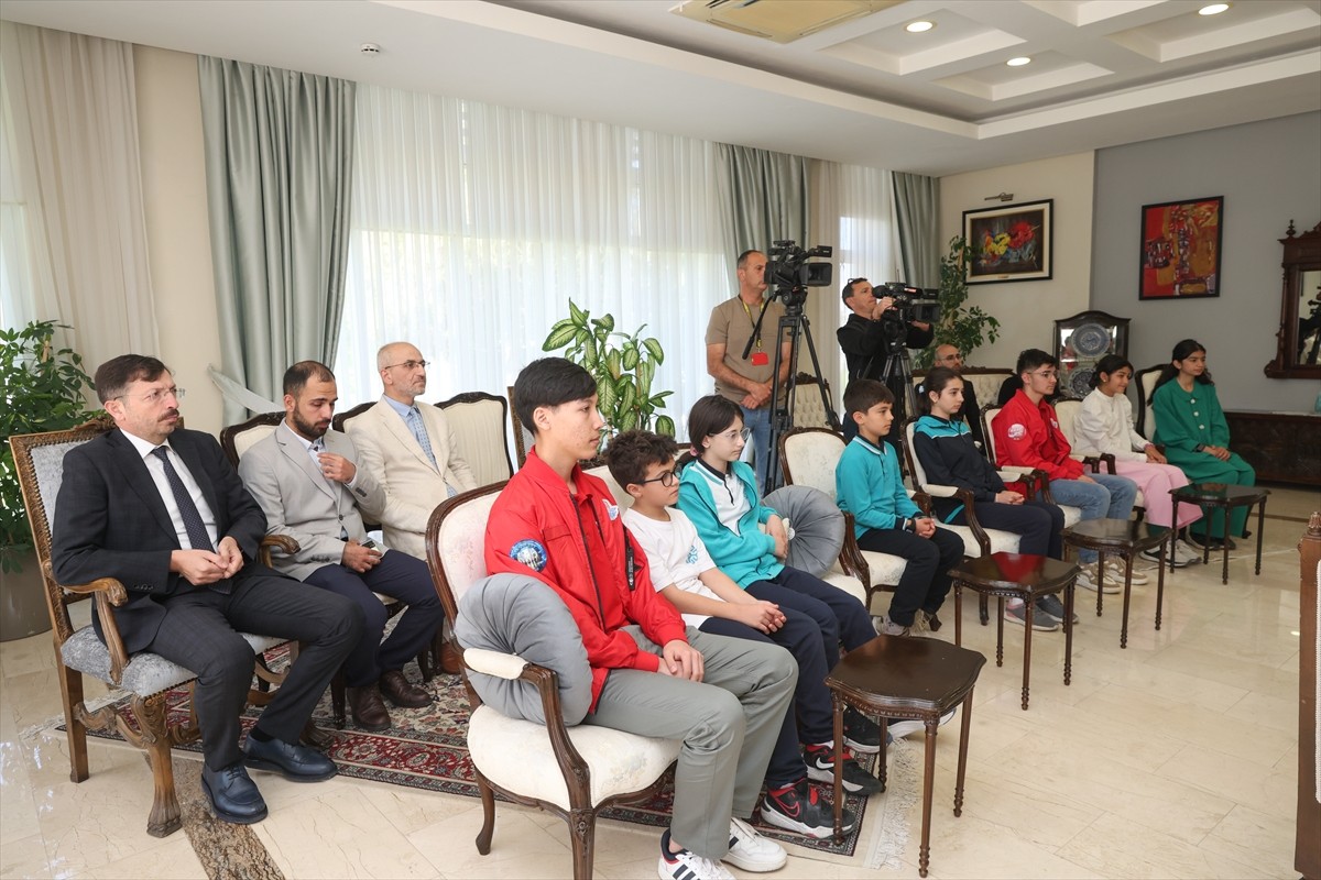 Türkiye'nin Lefkoşa Büyükelçisi Ali Murat Başçeri, Türkiye Maarif Vakfı Başkanı Mahmut Özdil ile...