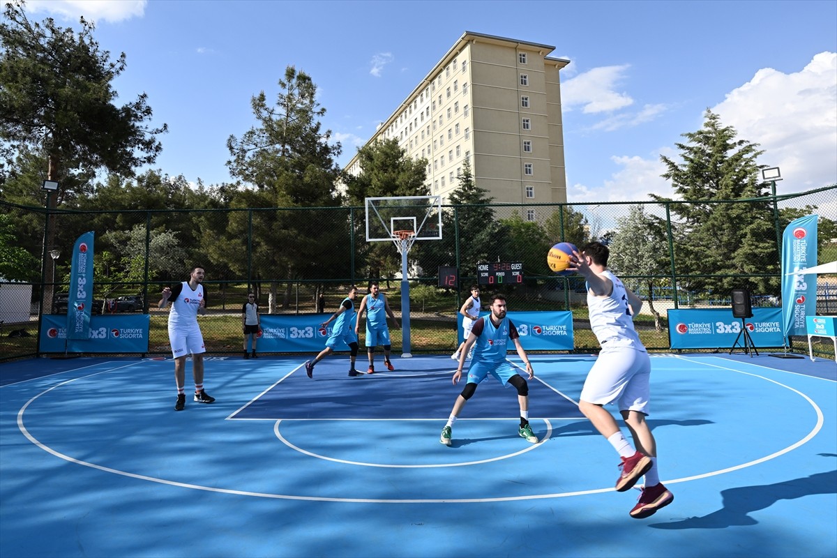 Türkiye Basketbol Federasyonu (TBF) ve Türkiye Sigorta iş birliğiyle hayata geçirilen açık hava...