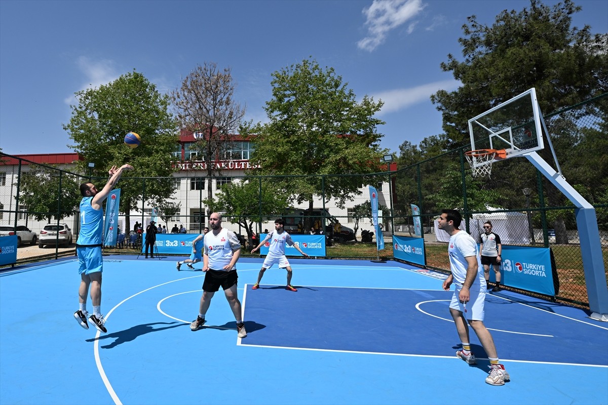 Türkiye Basketbol Federasyonu (TBF) ve Türkiye Sigorta iş birliğiyle hayata geçirilen açık hava...