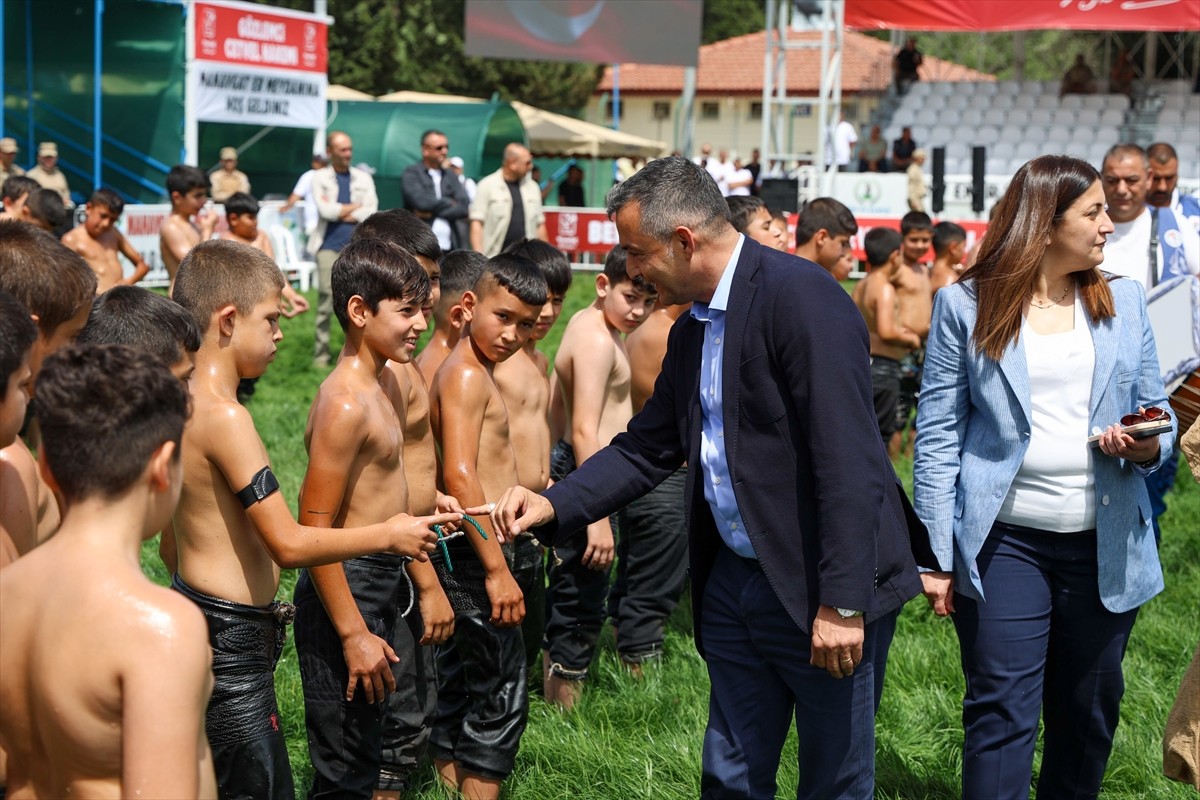 Türkiye Geleneksel Güreşler Federasyonu bünyesinde gerçekleştirilen CW Enerji Türkiye Yağlı Güreş...