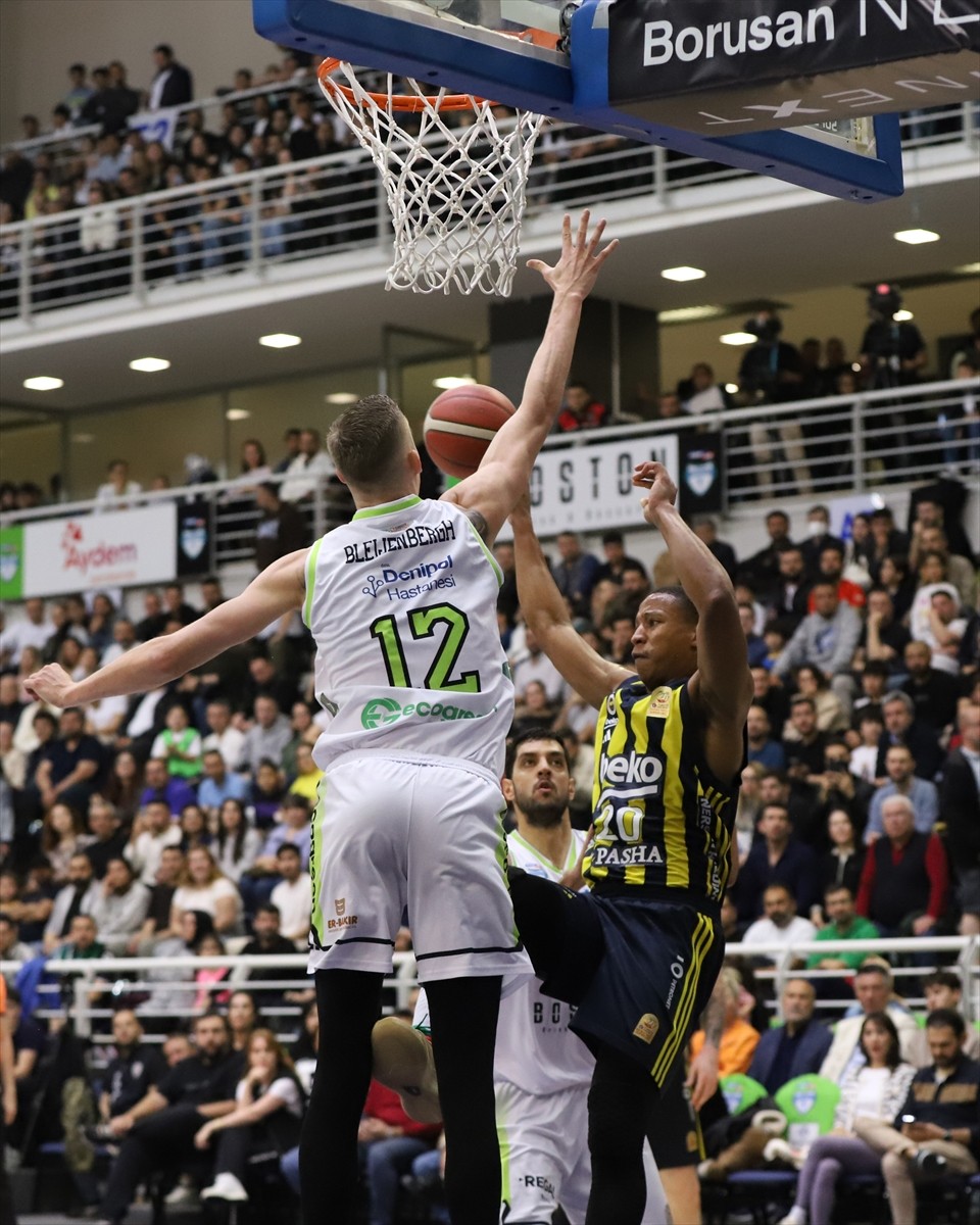 Türkiye Sigorta Basketbol Süper Ligi'nin 27. hafta erteleme maçında, Yukatel Merkezefendi...