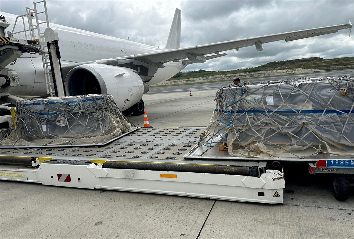 Türkiye, Sudan'ın geçici başkenti konumundaki Port Sudan'da 5 Mayıs'ta yakıt depolarının hedef...