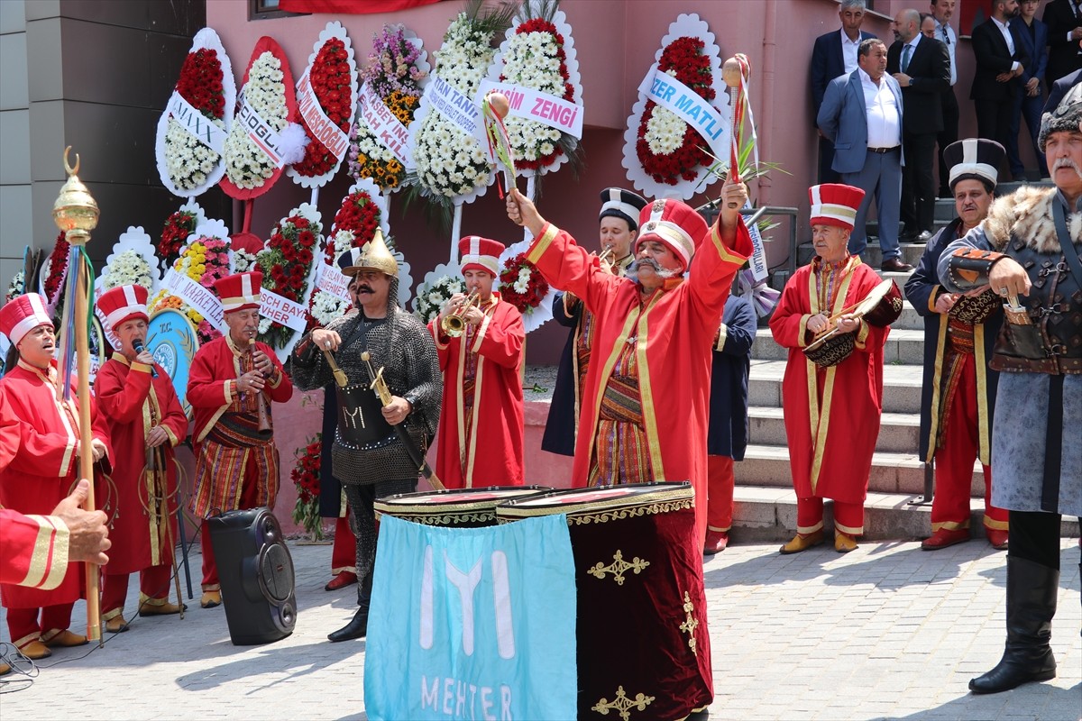 Ülkü Ocakları Bursa İl Başkanlığının yeni hizmet binası Osmangazi ilçesinde gerçekleştirilen...
