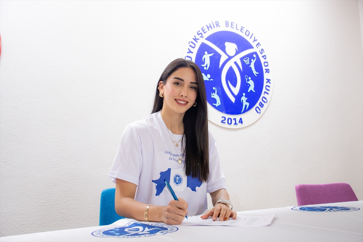 Voleybol Vodafone Sultanlar Ligi ekiplerinden Aydın Büyükşehir Belediyespor, libero İlarya...