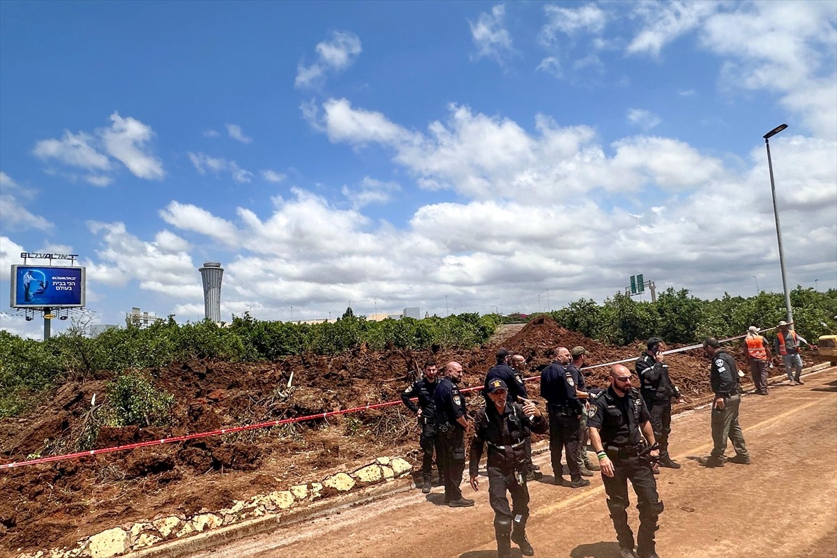 Yemen'deki Husiler, İsrail'in başkenti Tel Aviv'deki Ben Gurion Havaalanı'nı füzeyle vurdu. İsrail...