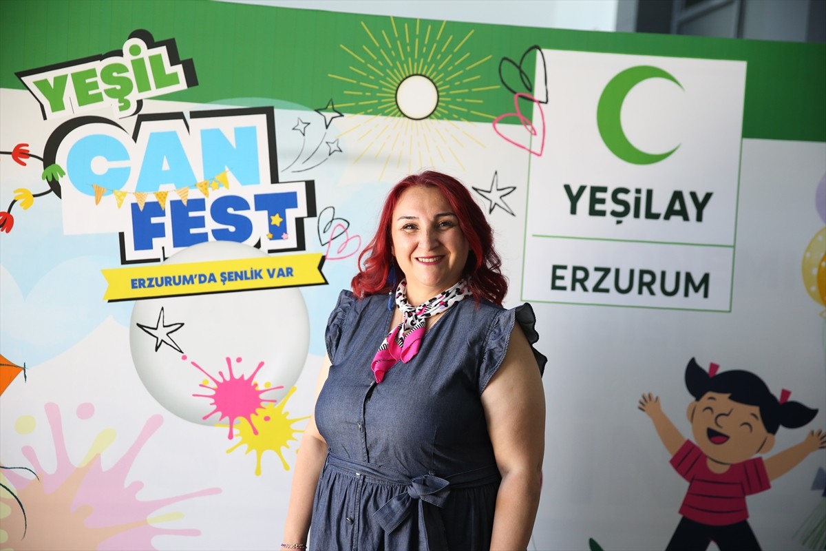 Yeşilay Erzurum Şubesince yürütülen "Can Erzurum" projesi kapsamında şehrin farklı ilçelerinden il...