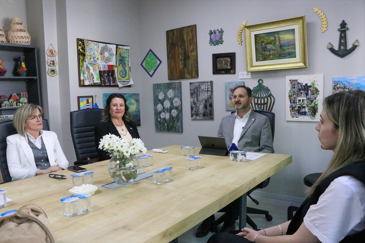 Yeşilay Genel Başkanı Mehmet Dinç, Çanakkale Yeşilay Danışmanlık Merkezi'ne (YEDAM) ziyarette...