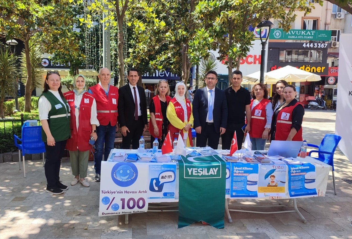Yeşilay Manisa Şubesi, Dünya Tütünsüz Günü dolayısıyla farkındalık etkinliği düzenledi. Manisa İl...