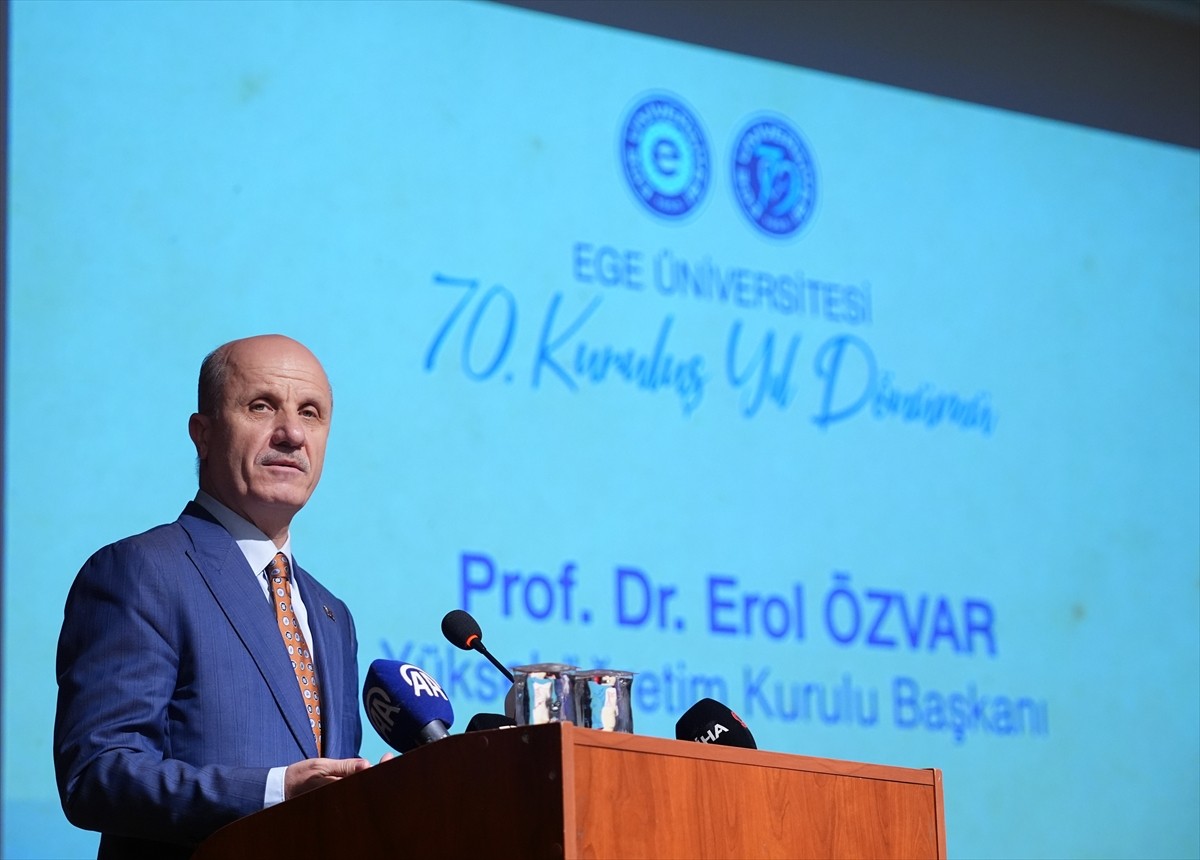 Yükseköğretim Kurulu (YÖK) Başkanı Prof. Dr. Erol Özvar, Ege Üniversitesi'nin kuruluşunun 70. yıl...