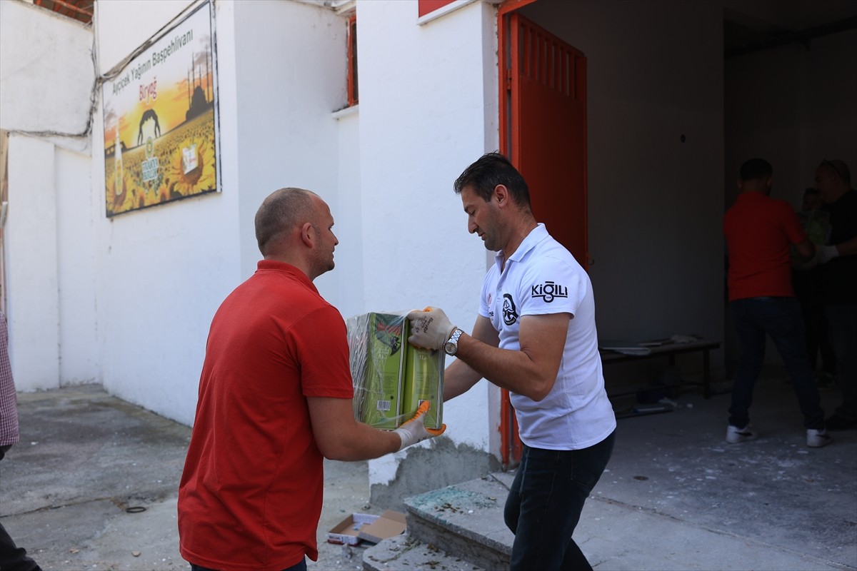 664. Tarihi Kırkpınar Yağlı Güreşleri'nde mücadele edecek pehlivanların yağlanmaları için 2 ton...