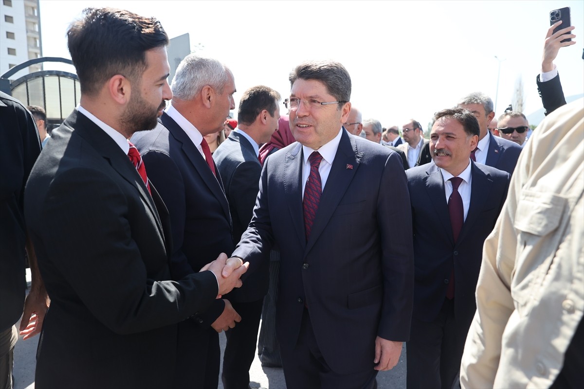 Adalet Bakanı Yılmaz Tunç, çeşitli programlara katılmak için geldiği Kayseri'de Osman Ulubaş Köşk...