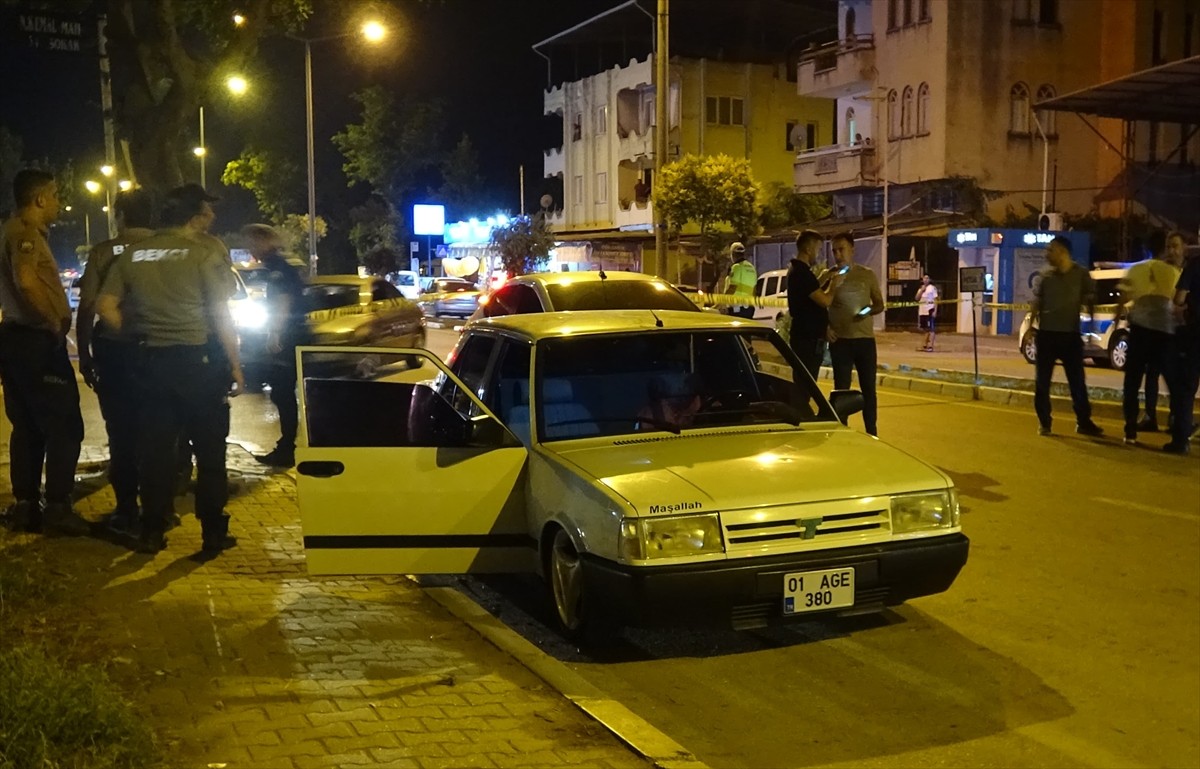 Adana'nın Ceyhan ilçesinde otomobilinde silahlı saldırıya uğrayan kişi hastanede hayatını...
