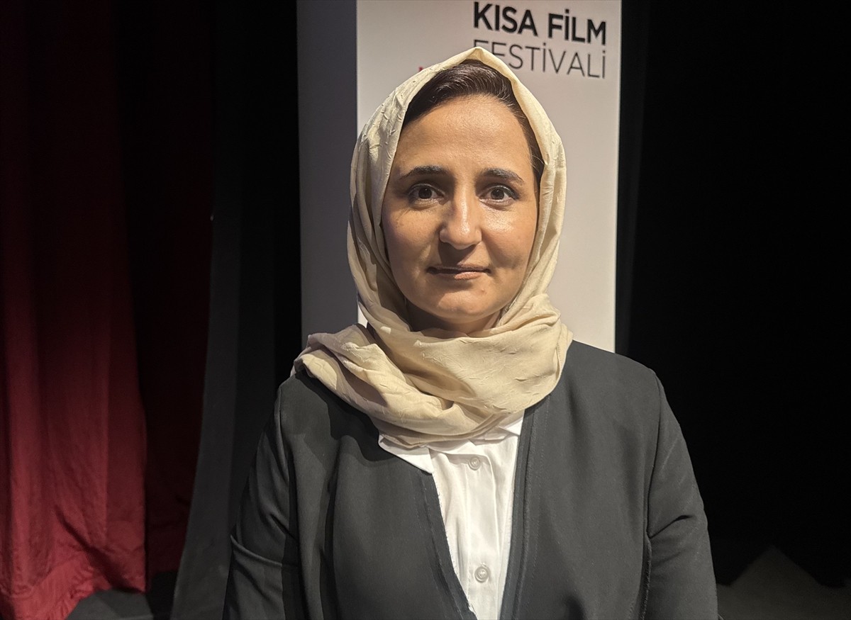 Afganistanlı genç sinemacı Vega Moqarabi, eğitim hayatını sürdürdüğü Türkiye’de yönettiği...