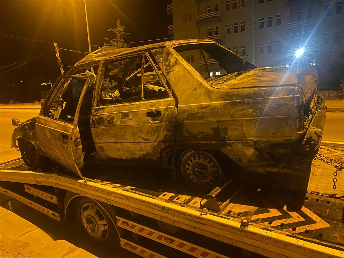 Afyonkarahisar'ın Başmakçı ilçesinde otomobilin traktöre arkadan çarpması sonucu 1 kişi hayatını...