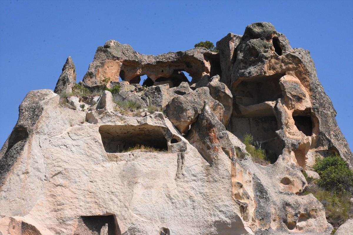 Afyonkarahisar Valiliği, "Ornaş Kaya Yerleşimleri'ne dinamitle zarar verildiği" iddiasının gerçeği...
