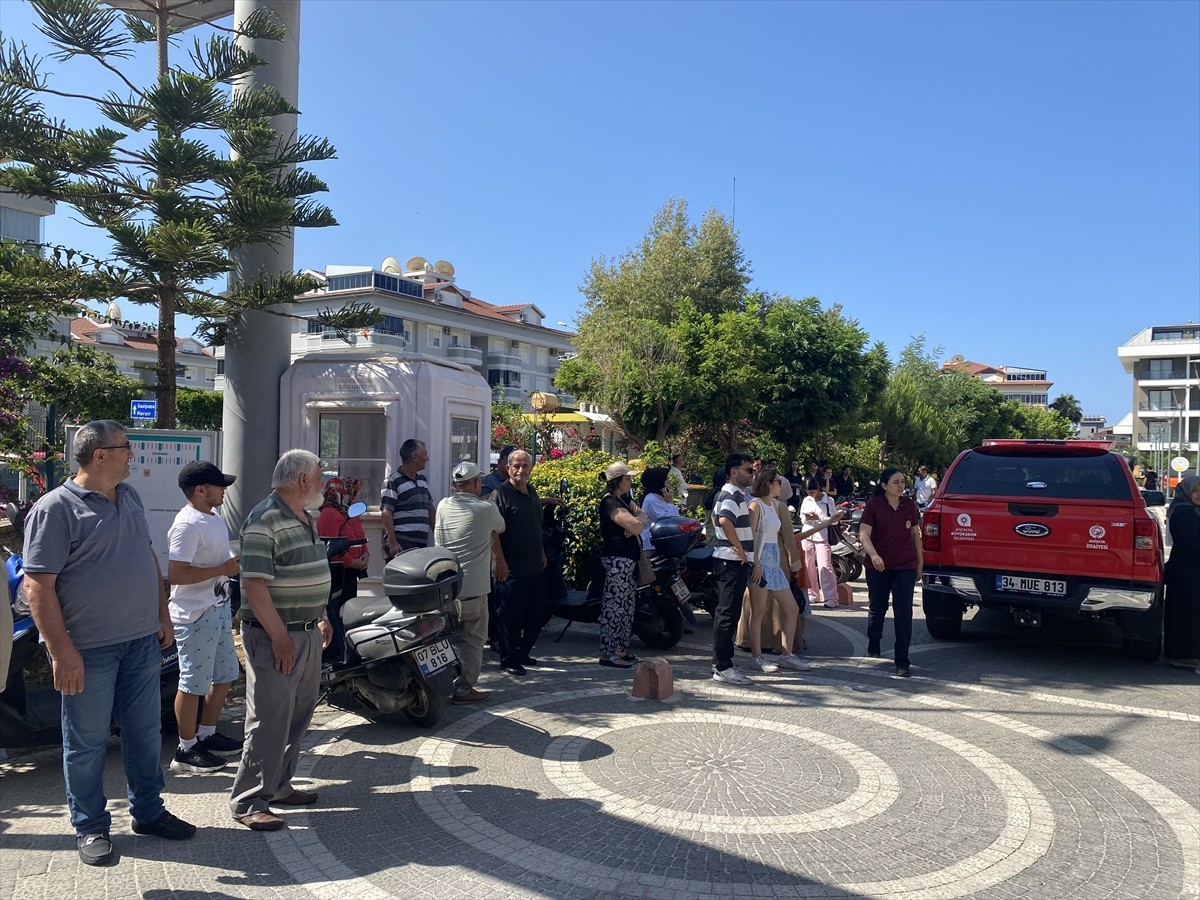 Alanya Ağız ve Diş Sağlığı Merkezi'nde çıkan yangın, itfaiye ekiplerince söndürüldü. İhbar üzerine...