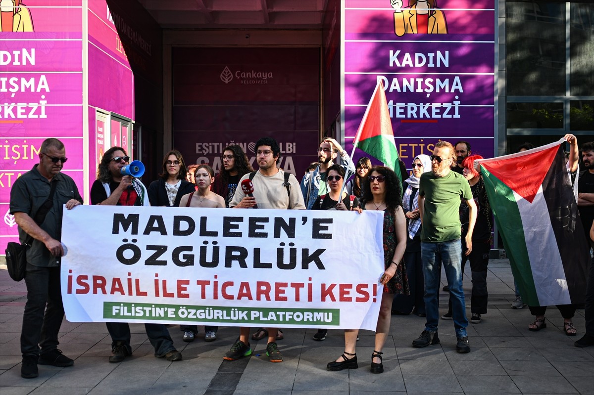 Ankara'da bir grup vatandaş, İsrail'in Gazze'ye insani yardım ulaştırmak amacıyla yola çıkan sivil...