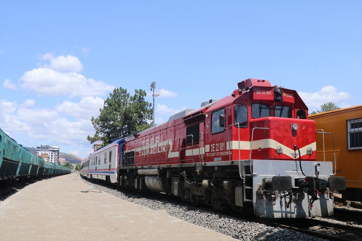 Ankara'dan yola çıkan Turistik Karaelmas Ekspresi, Zonguldak ziyaretinin ardından geçtiği dönüş...