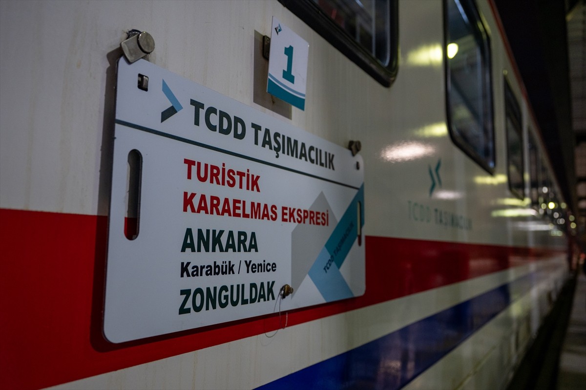 Ankara ile Zonguldak arasında işletilecek Turistik Karaelmas Ekspresi ilk seferini gerçekleştirmek...