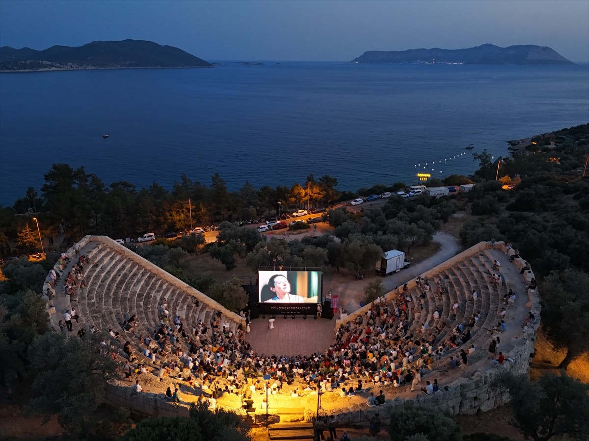 Antalya'da 4. Kaş Uluslararası Film Festivali'nin açılışı yapıldı. Kaş ilçesinde "Kaş Bir Rüya"...
