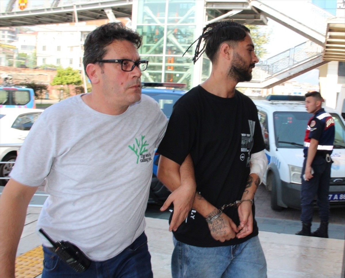 Antalya'nın Alanya ilçesinde tartıştığı kişiyi kırık cam şişenin parçasıyla öldürdüğü gerekçesiyle...