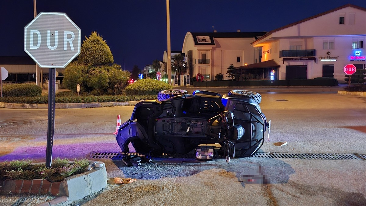 Antalya’nın Manavgat ilçesinde, arazi aracı ATV'nin devrilmesi sonucu 2 kişi yaralandı.