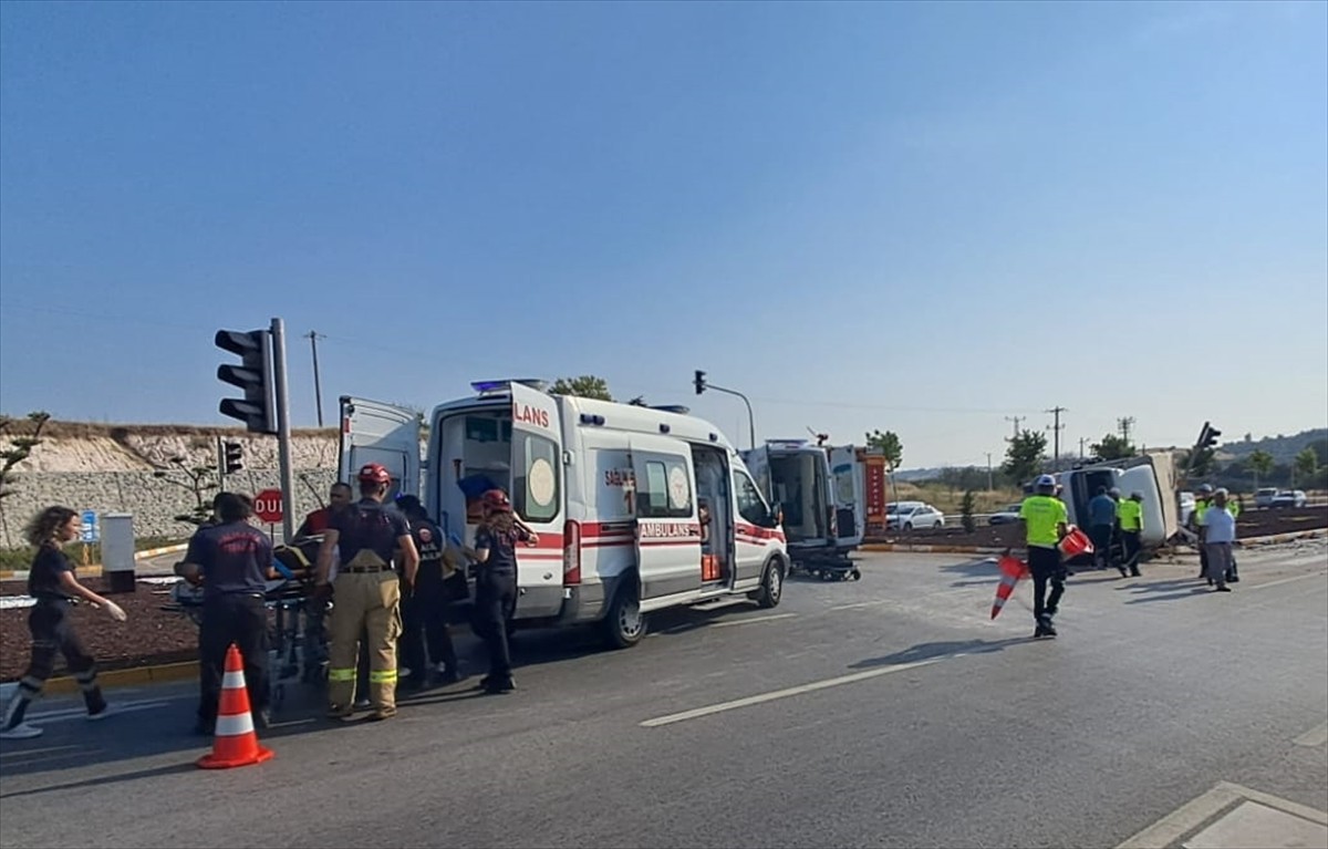 Balıkesir'in merkez Karesi ilçesinde otomobille kamyonun çarpışması sonucu 1 kişi öldü, 1 kişi...