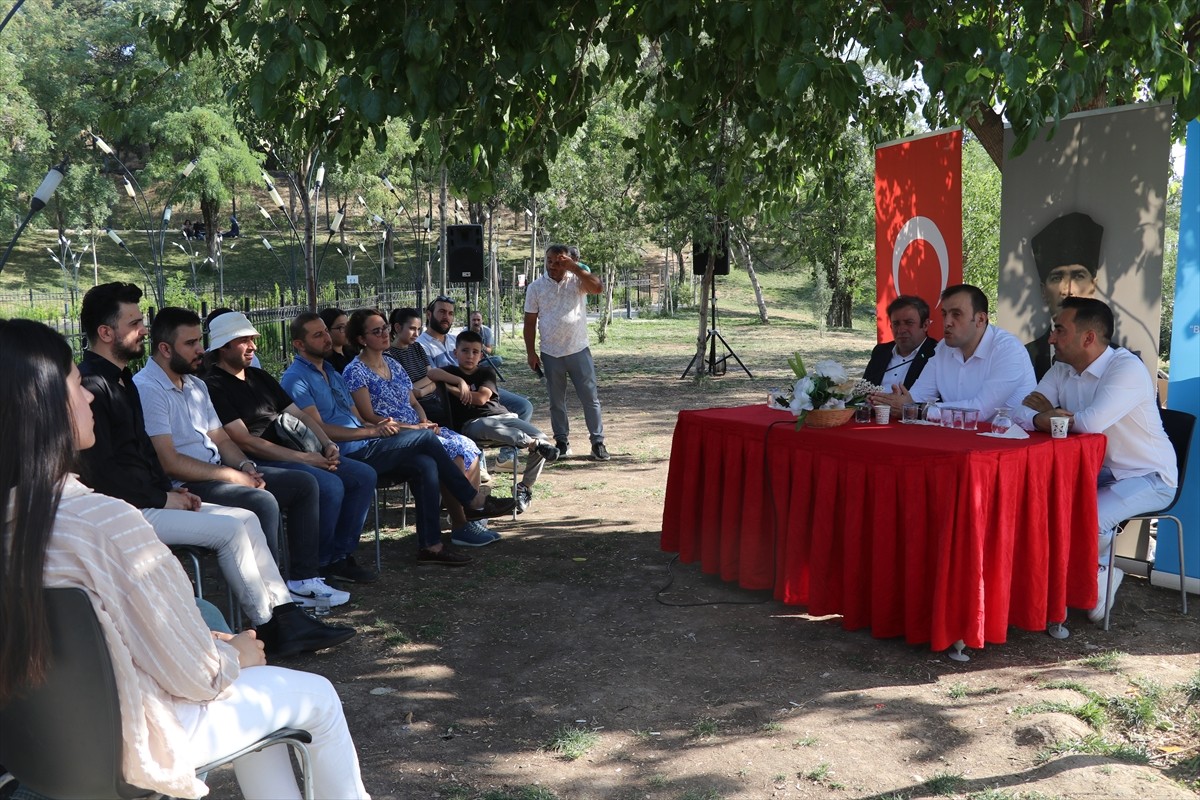 Batman'da Yükseköğretim Kurulu (YÖK) ile Batman Üniversitesi işbirliğiyle "Yapay Zekanın Bugünü ve...