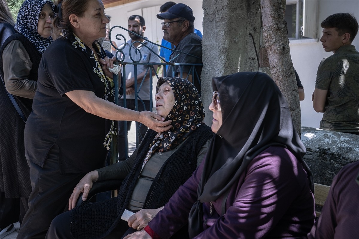 Batman'daki trafik kazasında hayatını kaybeden Öğretim Görevlisi Mehmet Serdar Akgönül'ün cenazesi...