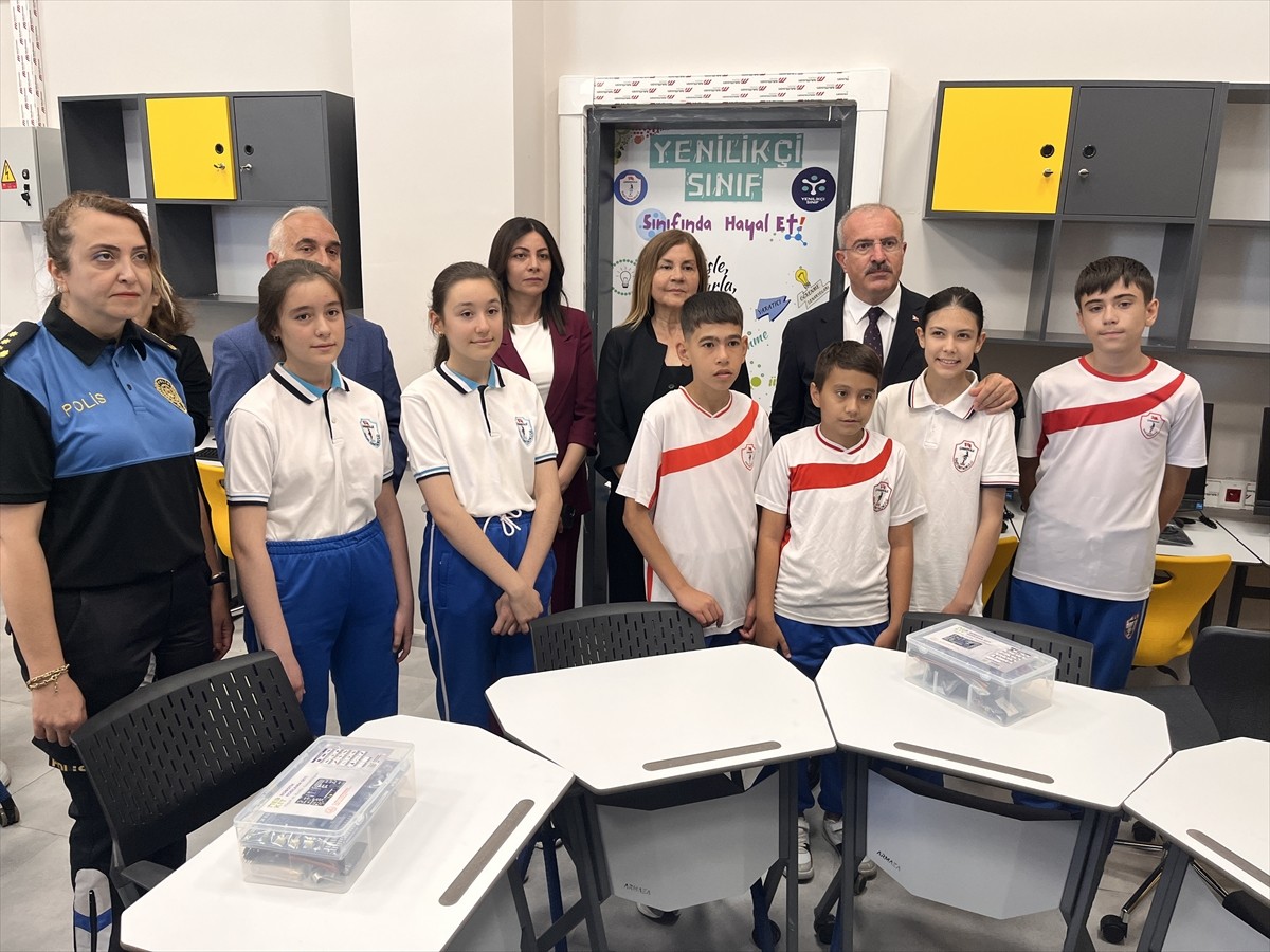 Bolu Kartalkaya Kayak Merkezi'ndeki Grand Kartal Otel'de çıkan yangında yaşamını yitiren makine...