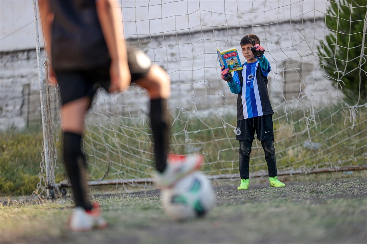 Bursa'da geçen yıl kurulan Mudanya Altai Spor Kulübünün sporcuları, her antrenman öncesinde 20...