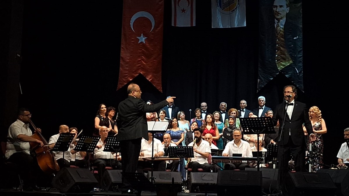 Bursa'da Uludağ Sanat Derneği tarafından organize edilen "Türkiye 1. Bursa Korolar Buluşması"...