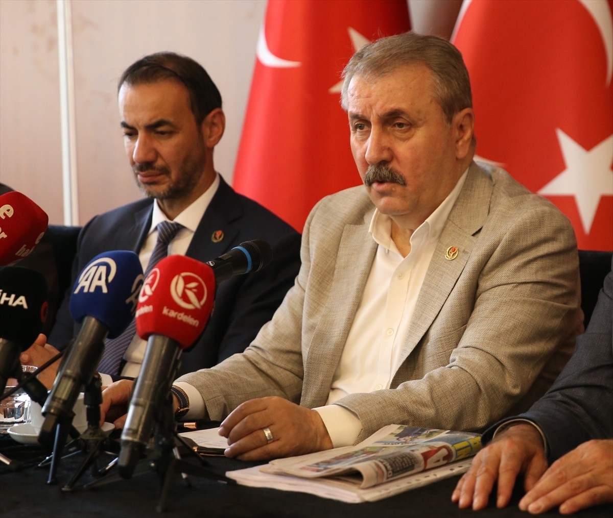 Büyük Birlik Partisi (BBP) Genel Başkanı Mustafa Destici, partisinin Erzurum'da düzenlediği "Doğu...
