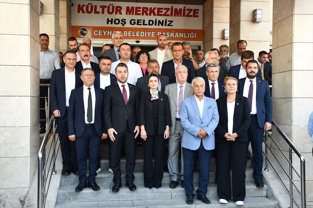 Ceyhan Belediye Başkanı Kadir Aydar'ın tutuklanıp görevden uzaklaştırılmasının ardından yapılan...