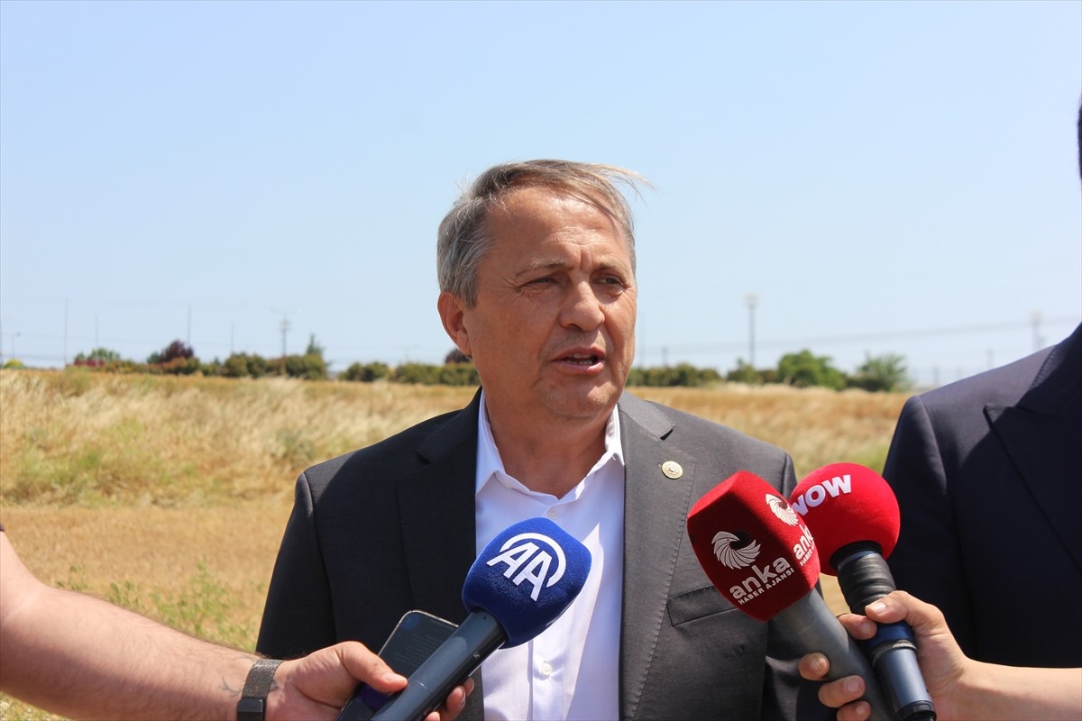 CHP heyeti, tutuklanarak İstanbul Büyükşehir Belediye (İBB) Başkanlığı görevinden uzaklaştırılan...