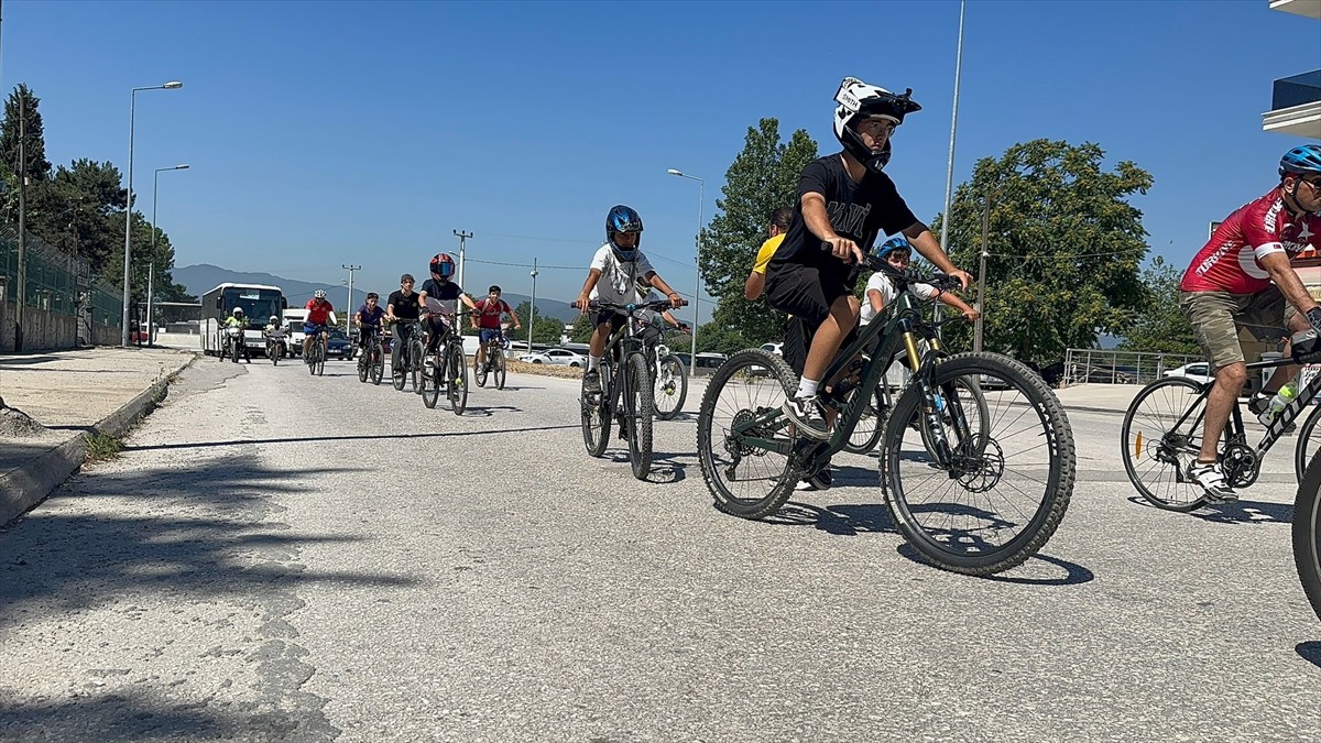 Çölyak ve PKU hastalığıyla ilgili farkındalık oluşturmak amacıyla İzmir'den yola çıkan 16...