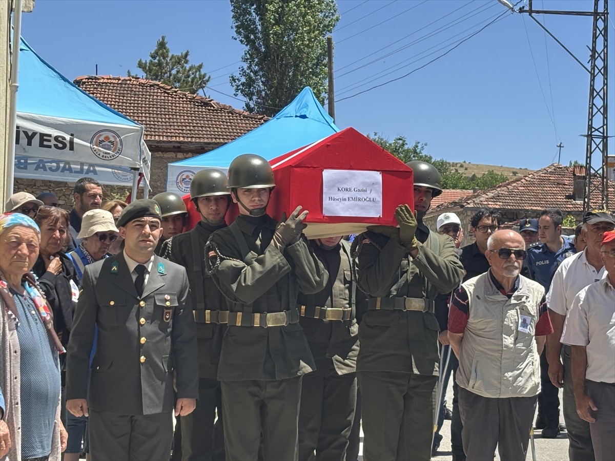 Çorum'un Alaca ilçesine bağlı Alacahöyük köyünde 99 yaşında vefat eden Kore Gazisi Hüseyin...