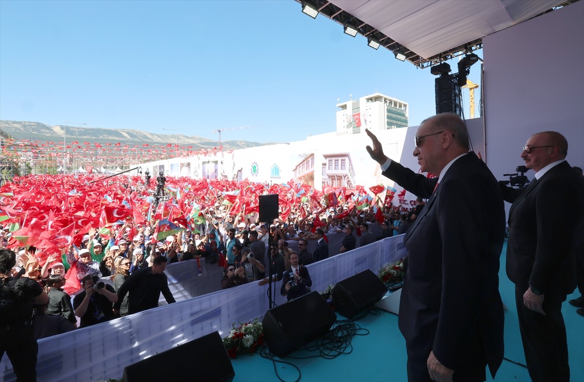 Cumhurbaşkanı Recep Tayyip Erdoğan, Azerbaycan Cumhurbaşkanı İlham Aliyev ile Kahramanmaraş'taki...