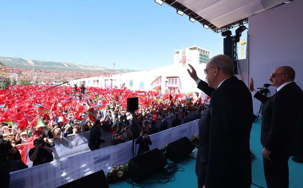 Cumhurbaşkanı Recep Tayyip Erdoğan, Azerbaycan Cumhurbaşkanı İlham Aliyev ile Kahramanmaraş'taki...