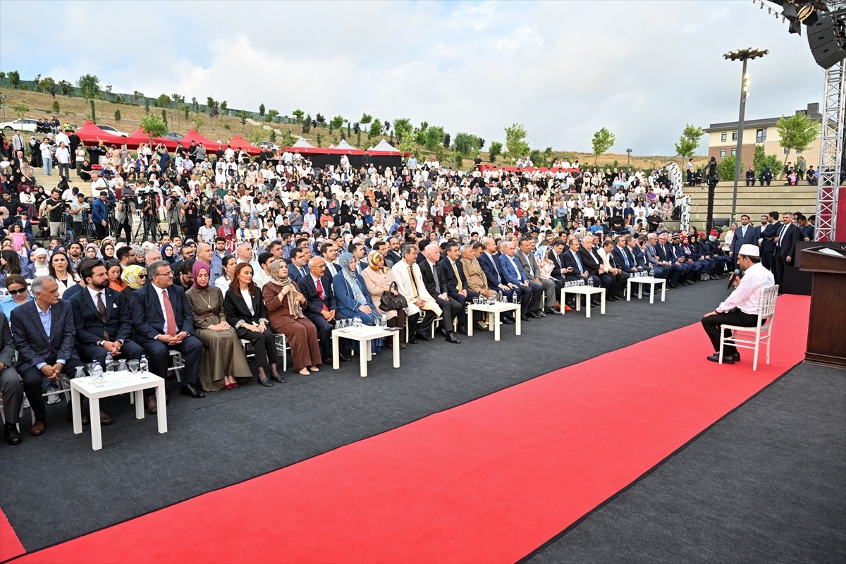 Cumhurbaşkanı Yardımcısı Cevdet Yılmaz, İstanbul’da İbn Haldun Üniversitesi 7. Mezuniyet Töreni'ne...
