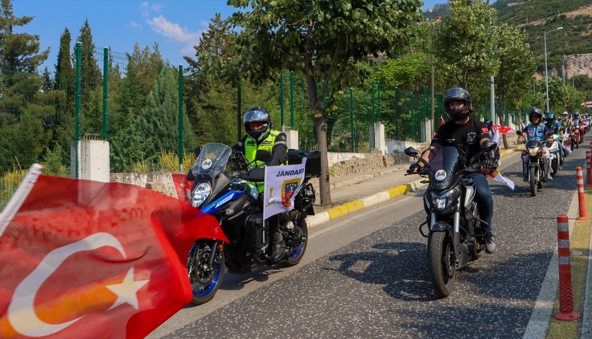 Denizli'de Jandarma Teşkilatının 186. kuruluş yıl dönümü dolayısıyla 200 motosikletli, konvoy...