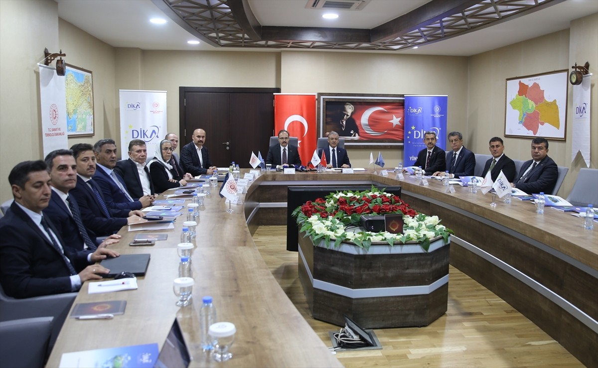 Dicle Kalkınma Ajansı (DİKA) Yönetim Kurulu Toplantısı Siirt'te yapıldı. Siirt Valisi ve Belediye...