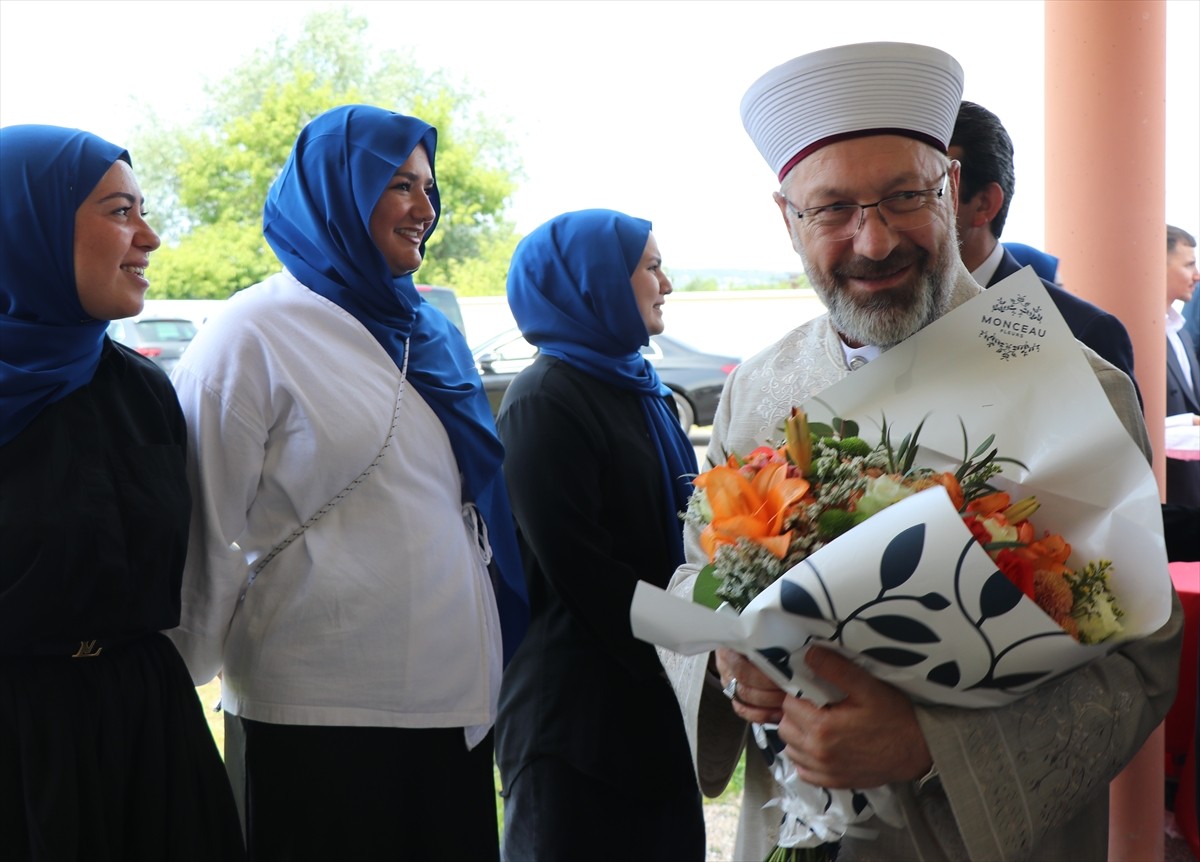 Diyanet İşleri Başkanı Ali Erbaş, Fransa'nın Carrieres-sous-Poissy kentinde Ayasofya Camii'nin...