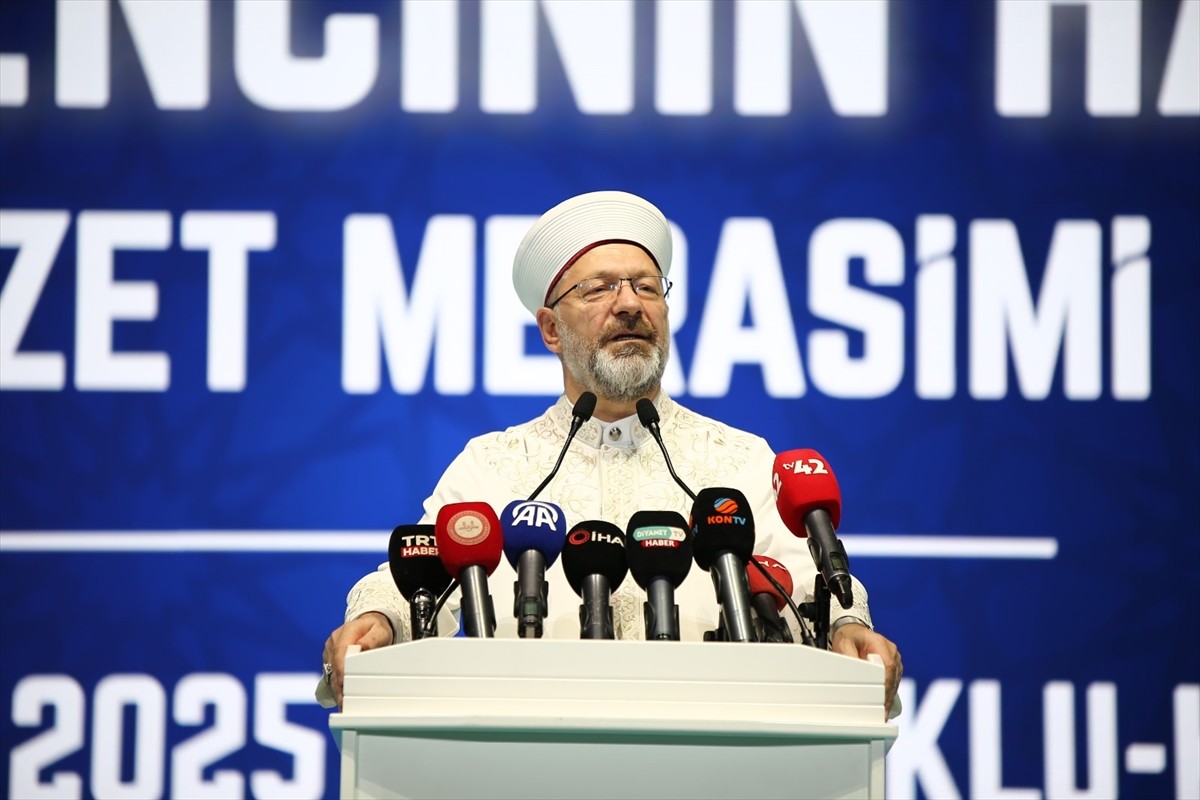 Diyanet İşleri Başkanı Ali Erbaş, Karatay Spor ve Kongre Merkezi'nde Konya Müftülüğünce 1255 hafız...