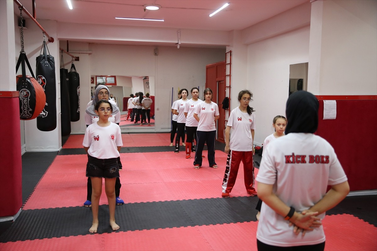 Diyarbakır'da oğluna böbreğini veren kadın sporcu, Türkiye Açık WAKO Dünya Kupası'nda ikincilik...