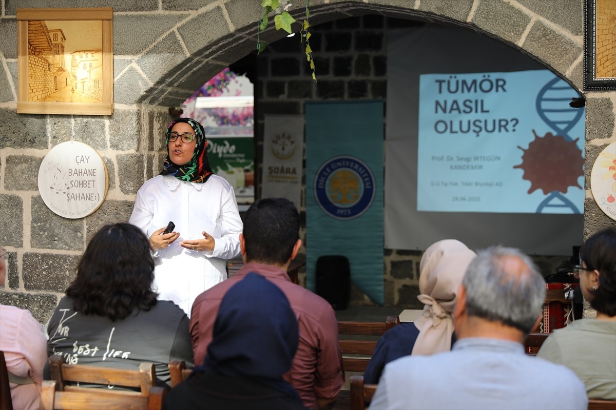 Diyarbakır'da, Yükseköğretim Kurulu (YÖK) ve Dicle Üniversitesi (DÜ) işbirliğiyle "Tümör Nasıl...