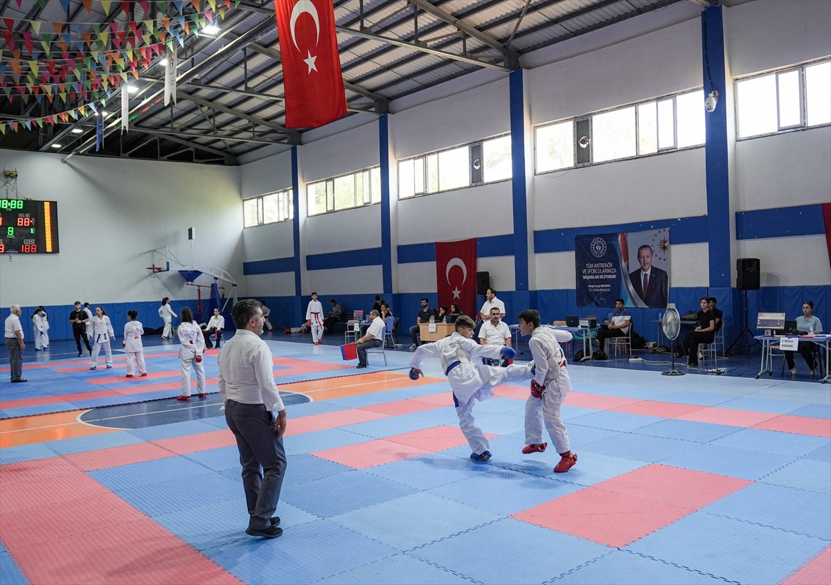 Diyarbakır'ın Çermik ilçesinde "Çermik Geleneksel Bölge Karate Turnuvası" gerçekleştirildi. 12...