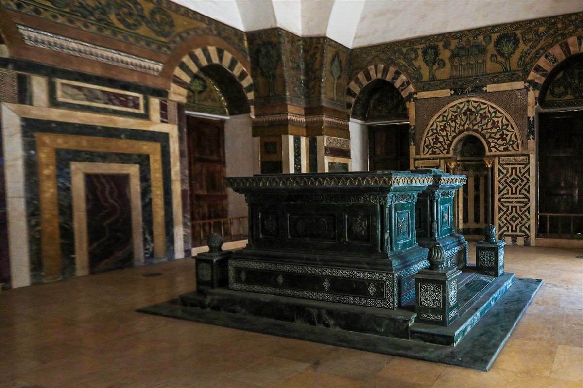  Dünyanın en eski sürekli yerleşimlerinden biri olarak kabul edilen Suriye'nin başkenti Şam, İslam...